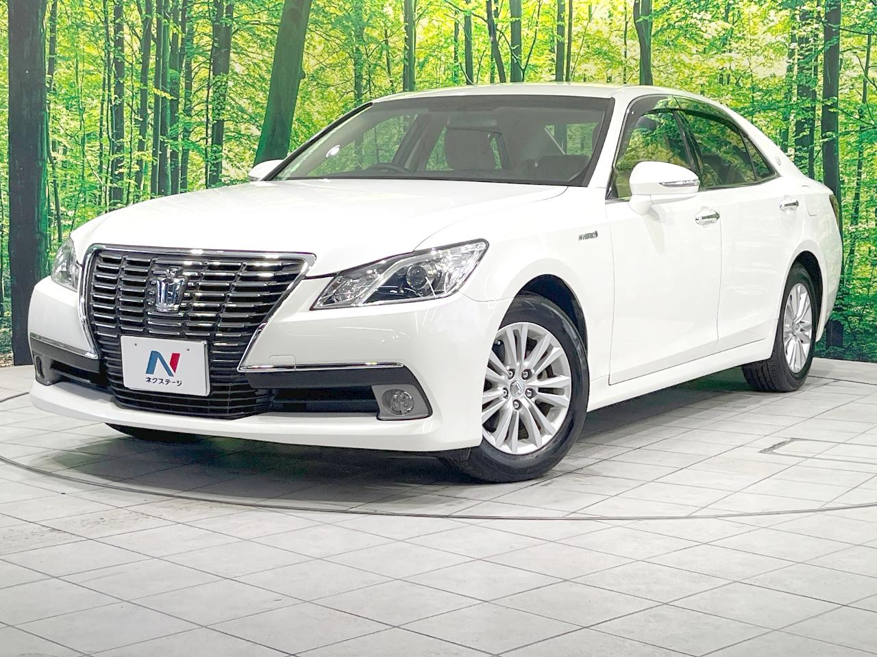 2013 Toyota Crown Hybrid Royal Saloon