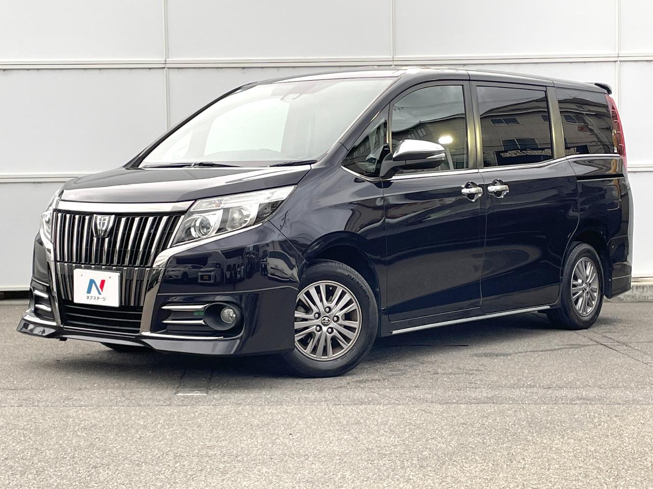 2016 Toyota Esquire Gi Black Tailored