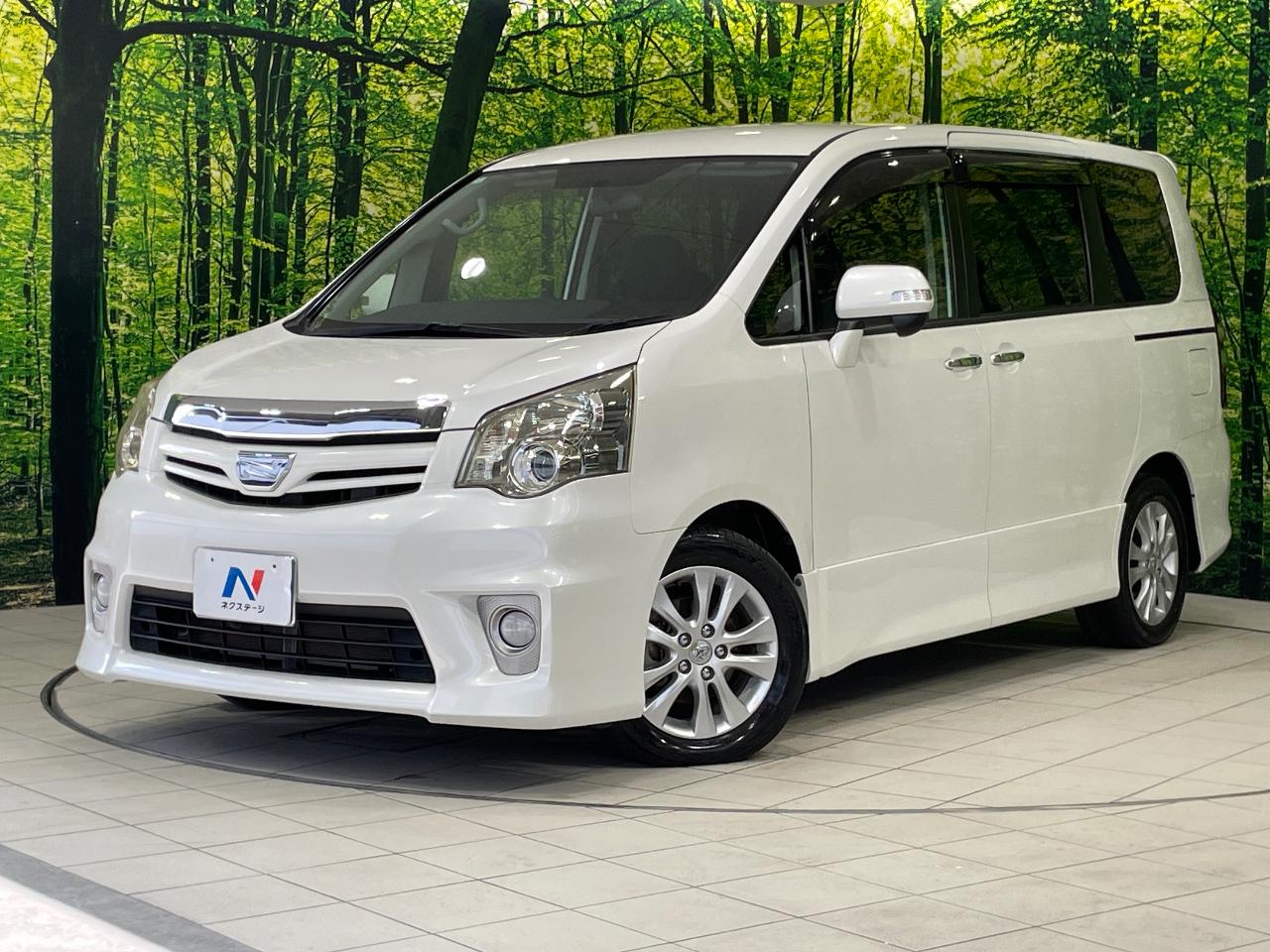 2012 Toyota Noah 50th Anniversary Special Edition Si Reish