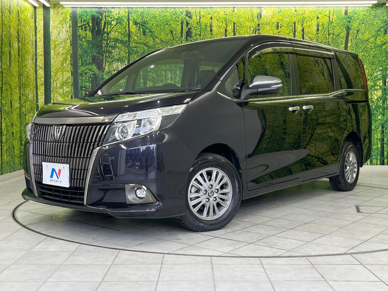 2017 Toyota Esquire Gi Black Tailored