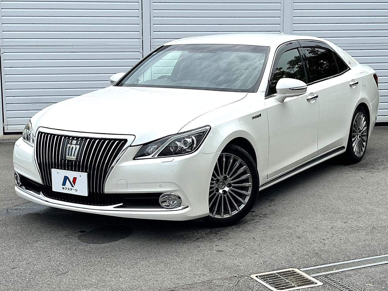 2013 Toyota Crown Majesta F Version