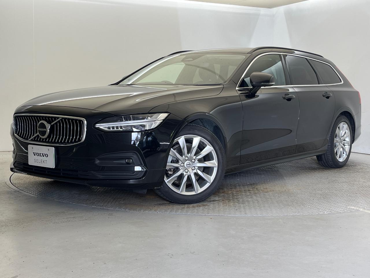 2022 Volvo V90 B5 Momentum
