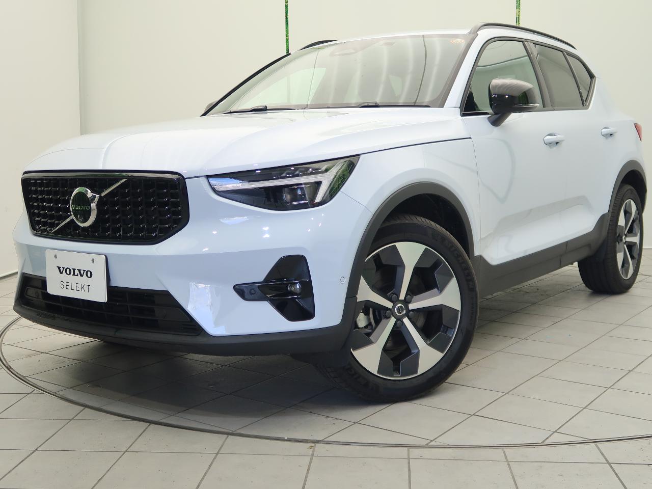2024 Volvo XC40 Ultra B4 AWD Dark Edition
