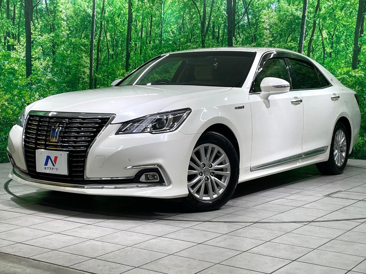 2015 Toyota Crown Hybrid Royal Saloon
