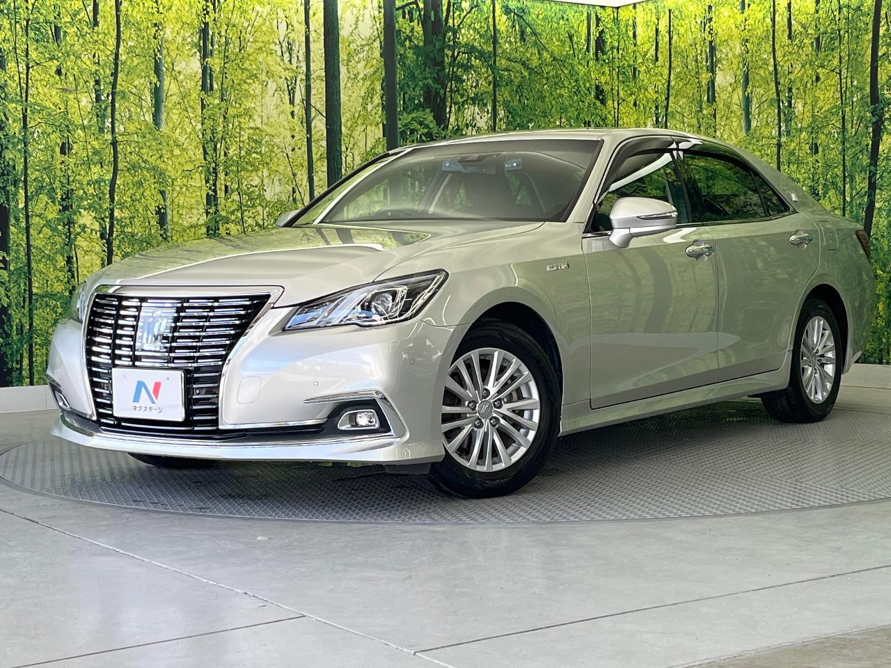 2017 Toyota Crown Hybrid Royal Saloon