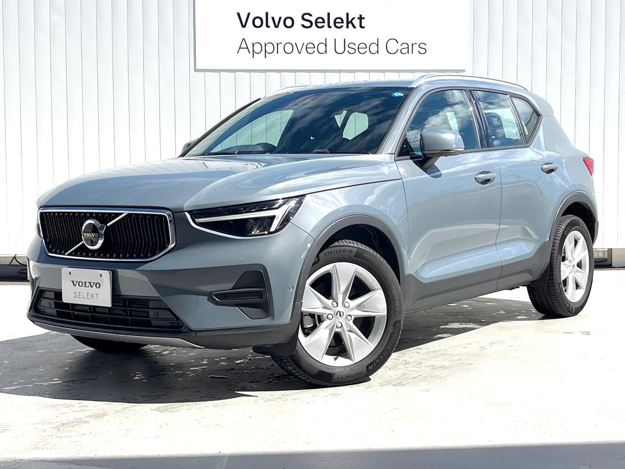 2023 Volvo XC40 Plus Pro B3