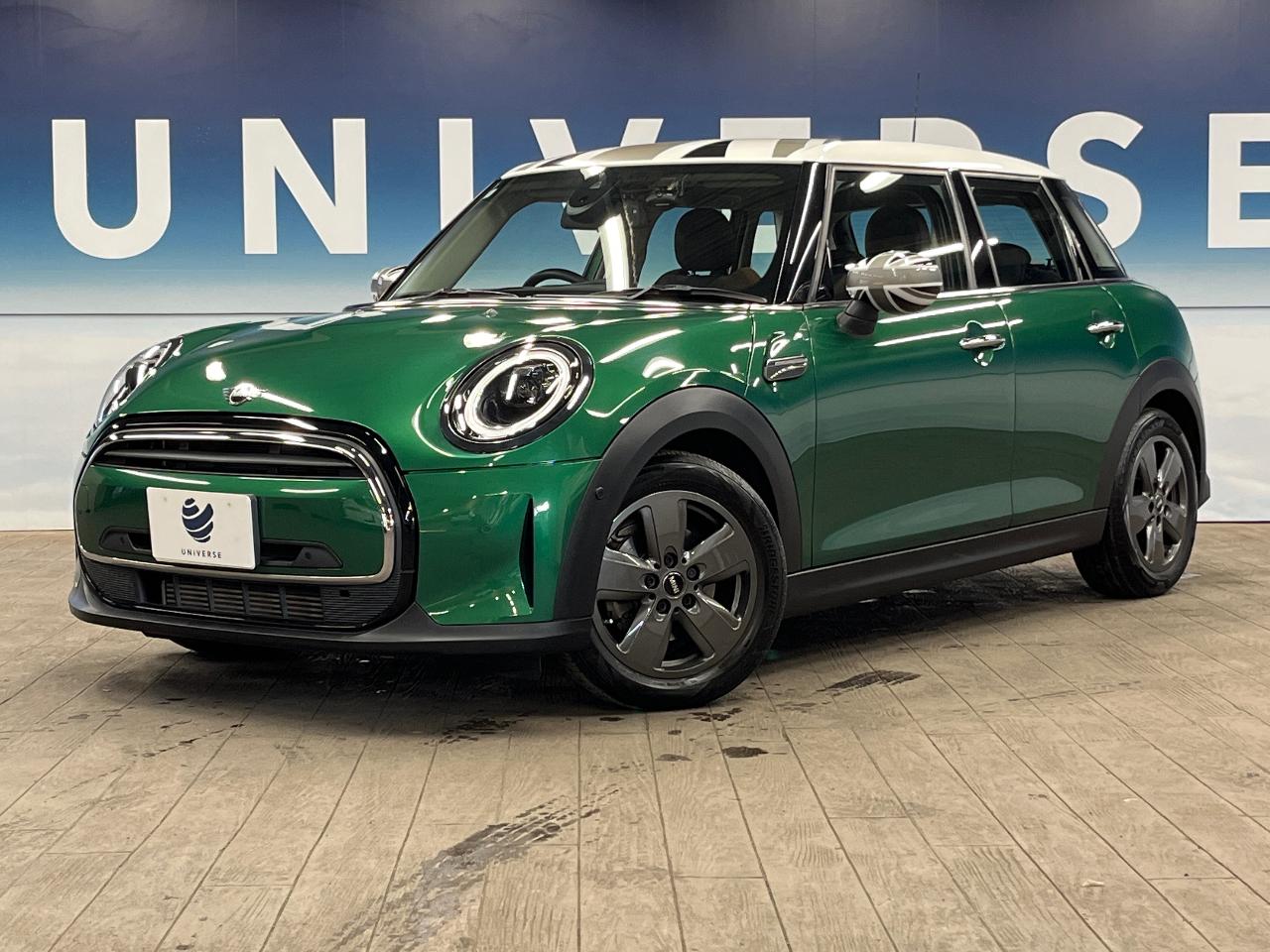2022 MINI 5HB Cooper Essential Trim