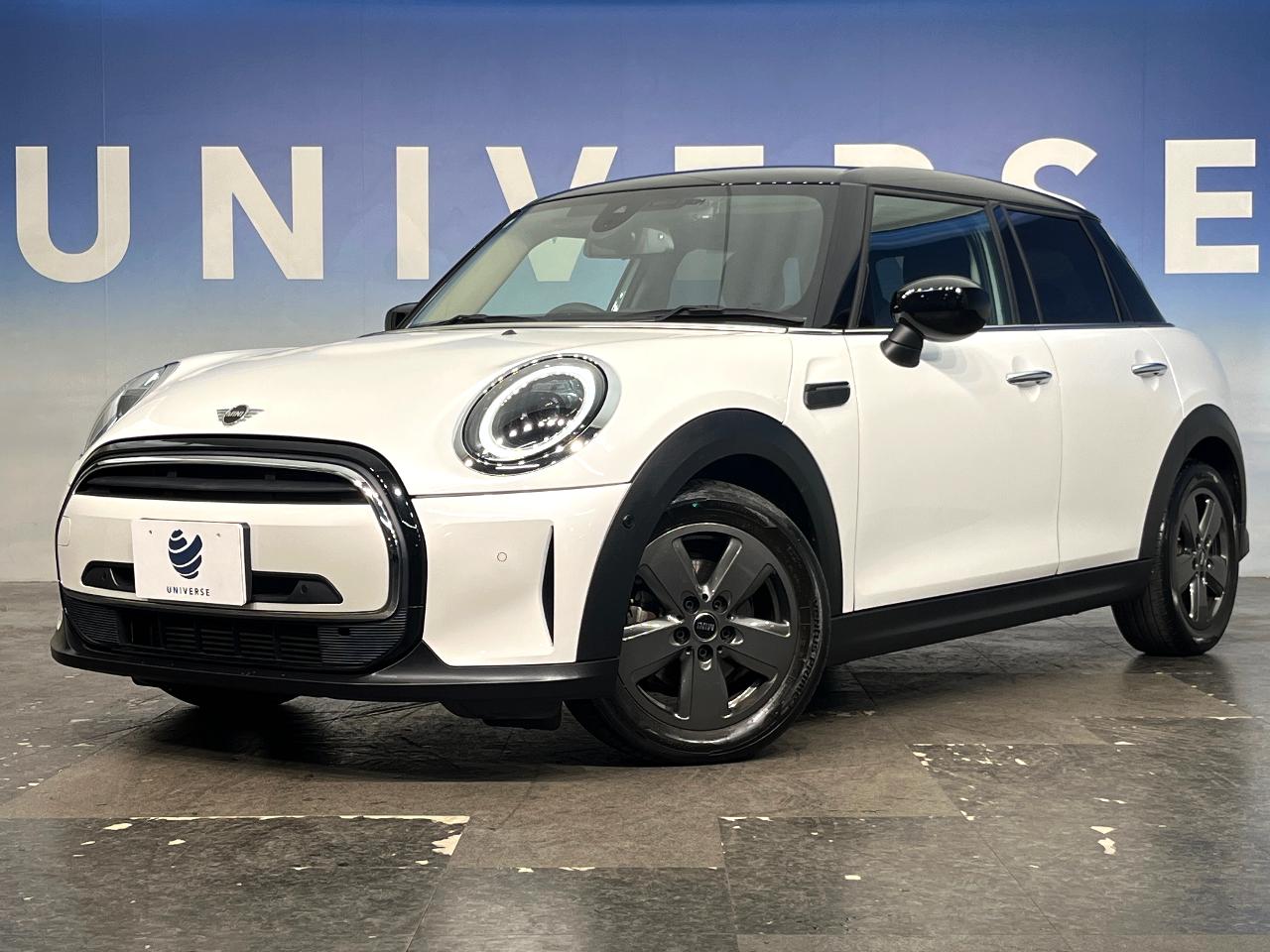 2023 MINI 5HB Cooper Premium Plus Package Classic Trim