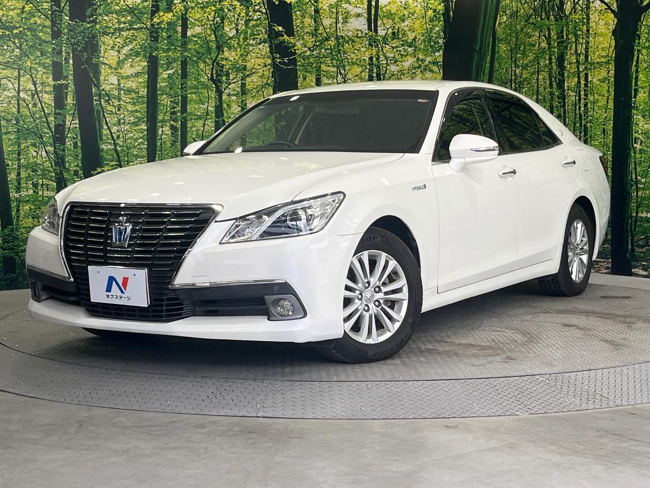 2014 Toyota Crown Hybrid Royal Saloon