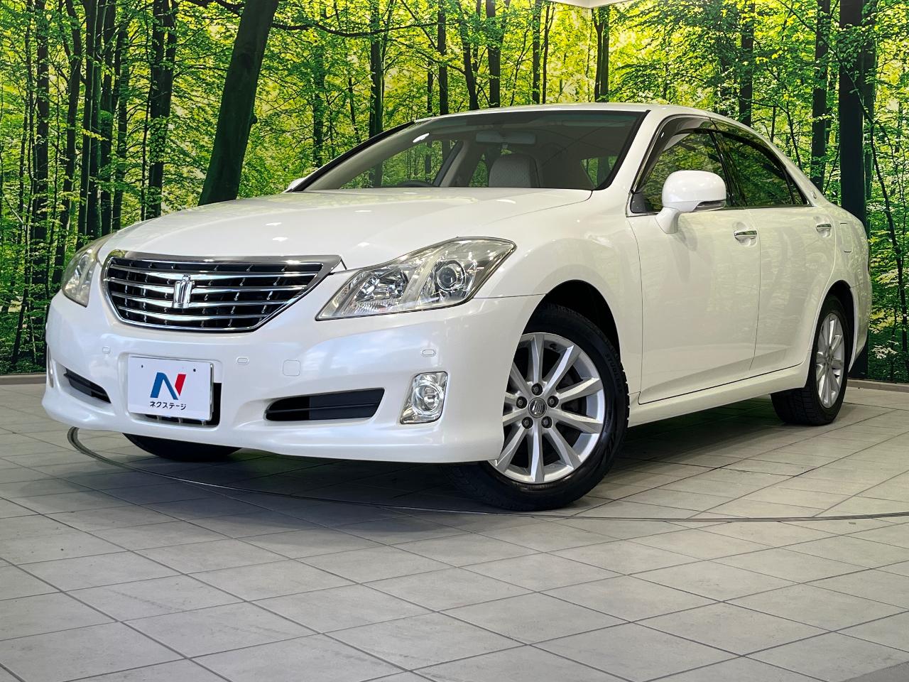 2009 Toyota Crown Royal Saloon, Navigation Package