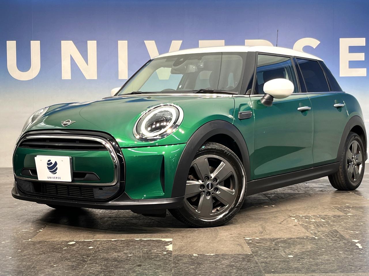 2023 MINI 5HB Cooper D Premium Plus Package Classic Trim